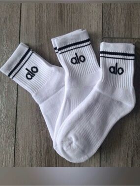 Alo Throwback socks 3 pairs brand new